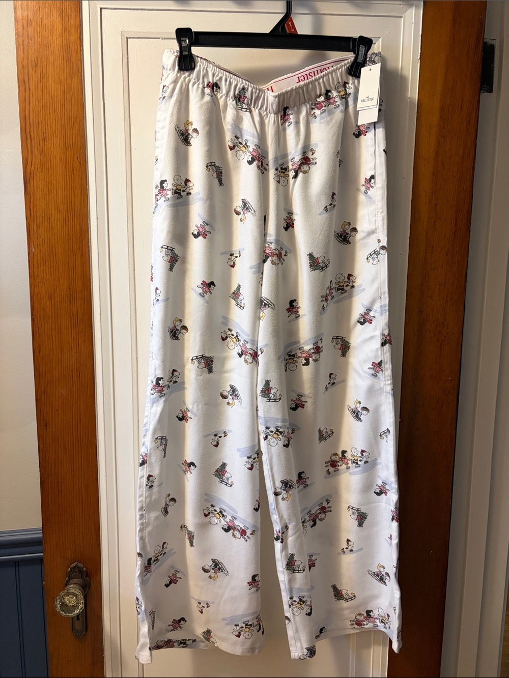 Hollister White Charlie Brown Winter Printed Lounge Pants